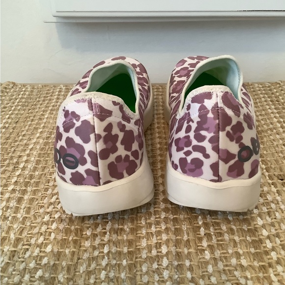OOFOS Women,s slip in walking shoes - Picture 7 of 9